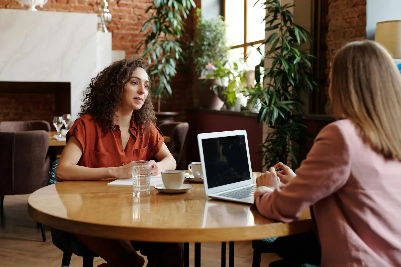 Job10 interview between a recruiter and a candidate
